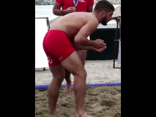 legs and figure of a romanian in red shorts // g. constantin (rou) def. a. ciorici (mda)